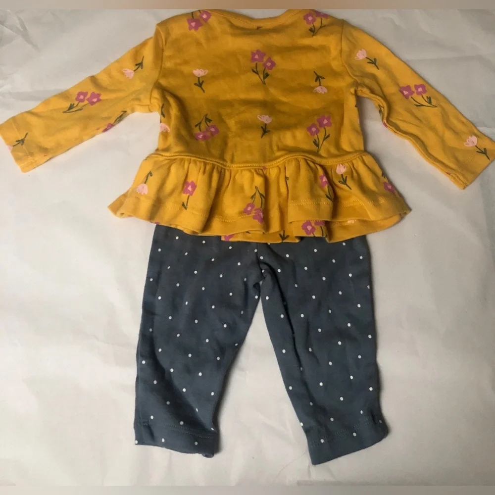 Carter's 2 Piece Baby Girl Outfit